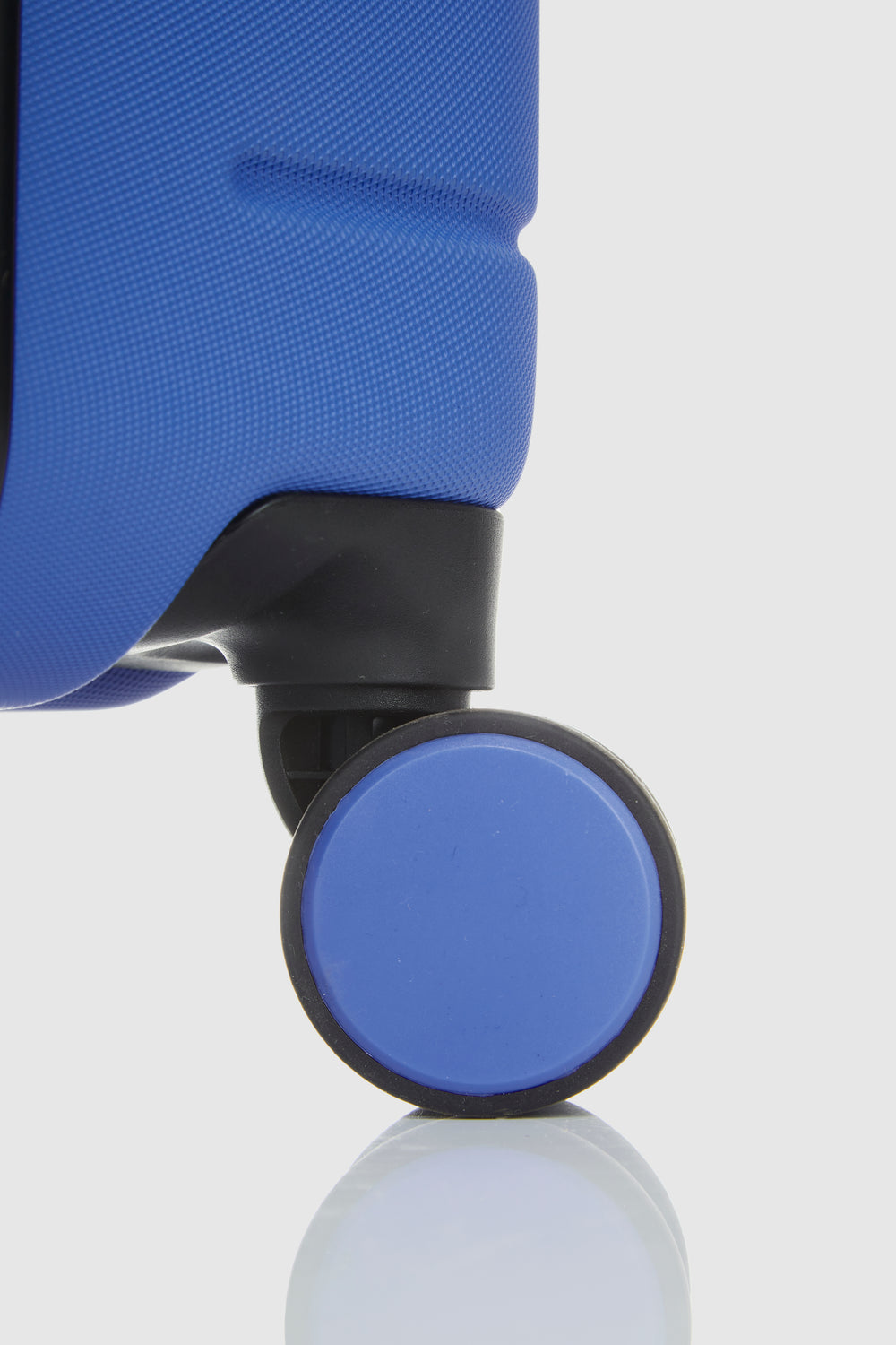 Stori Limited Edition Medium Suitcase