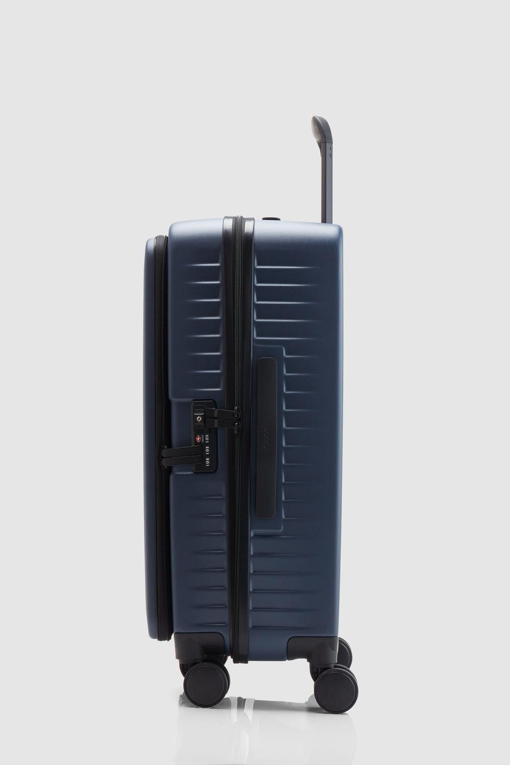 Venture Dual Open Medium Suitcase