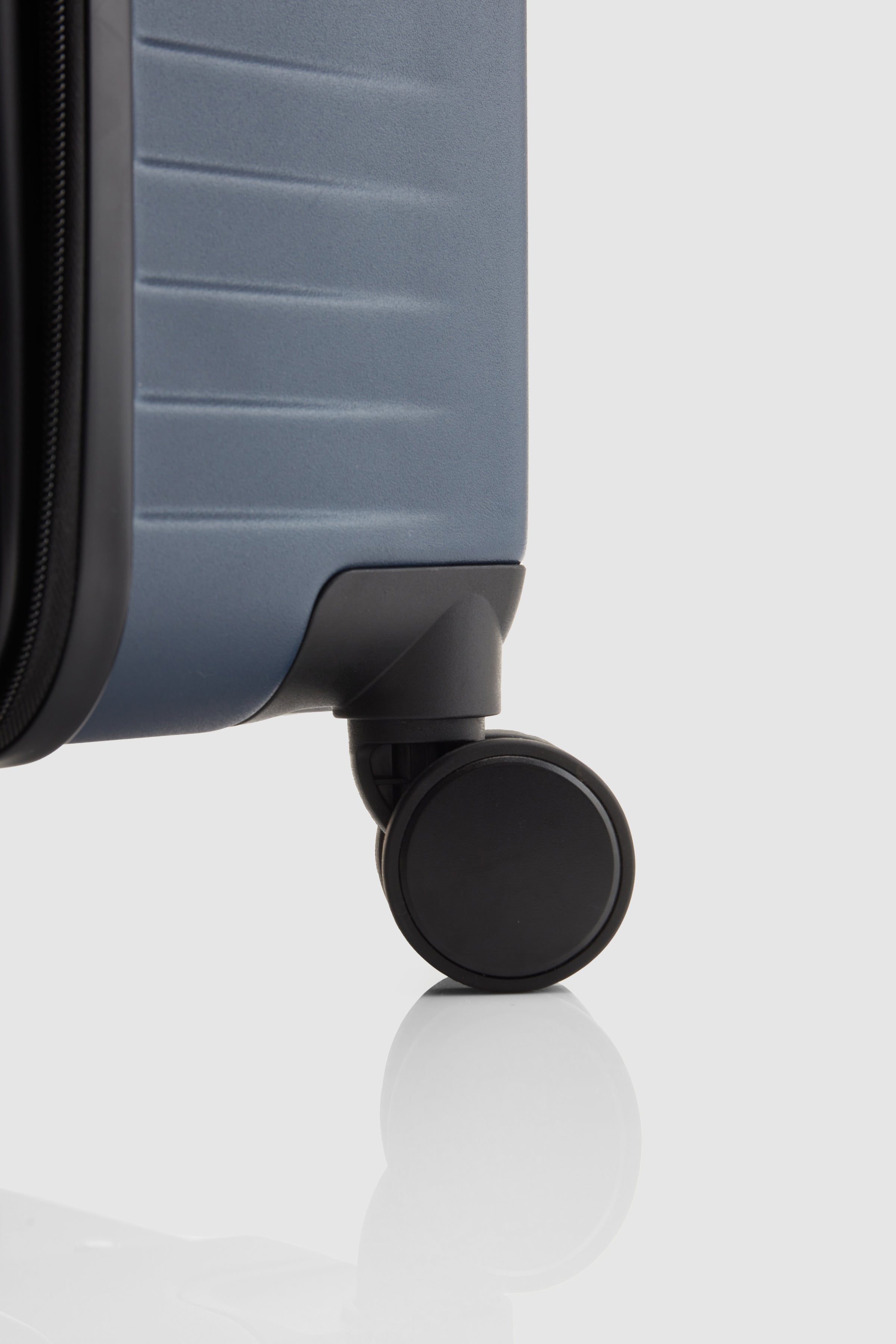 Venture Dual Open Cabin Suitcase