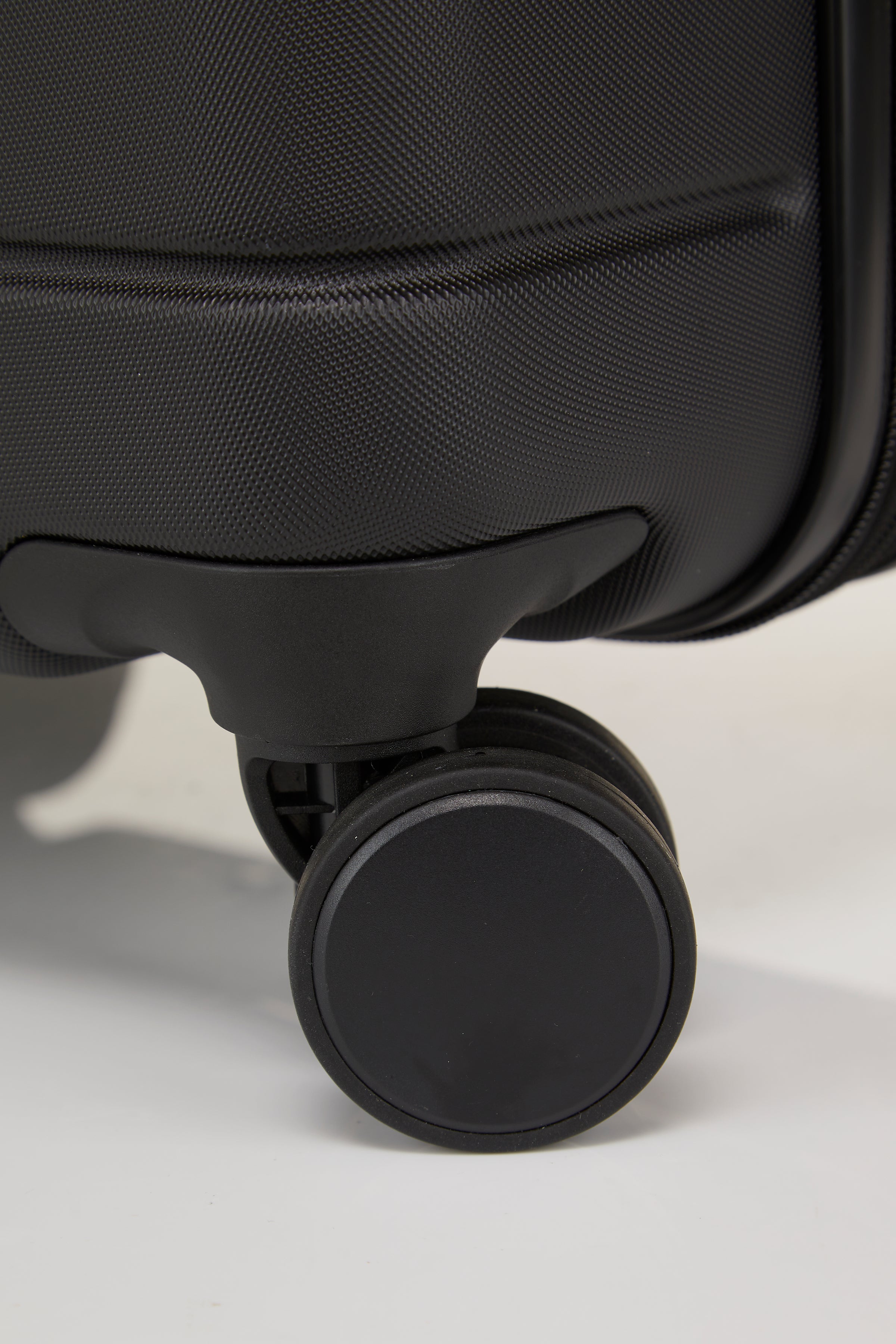 Stori Cabin Suitcase with Expander