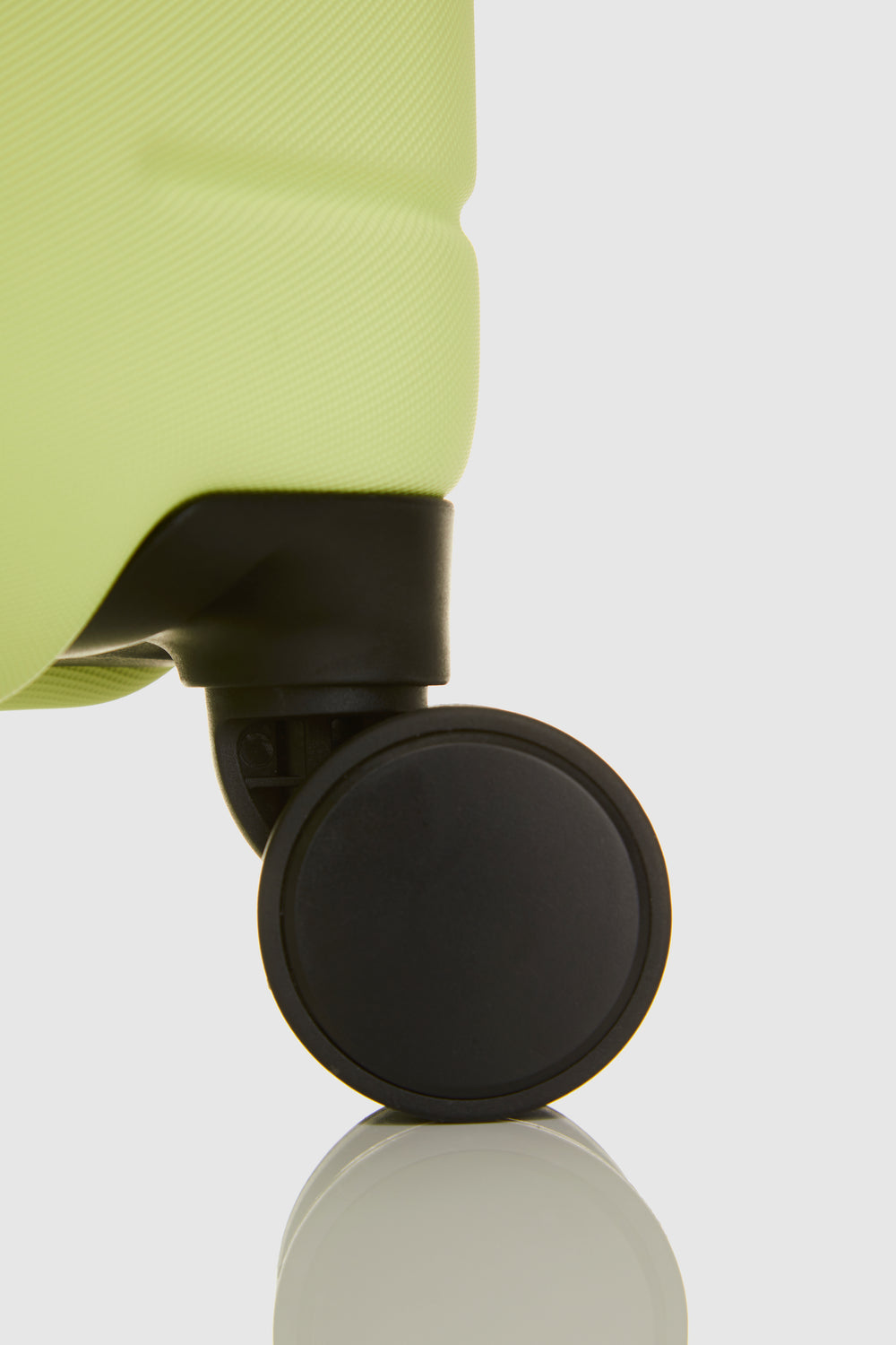 Stori Medium Suitcase