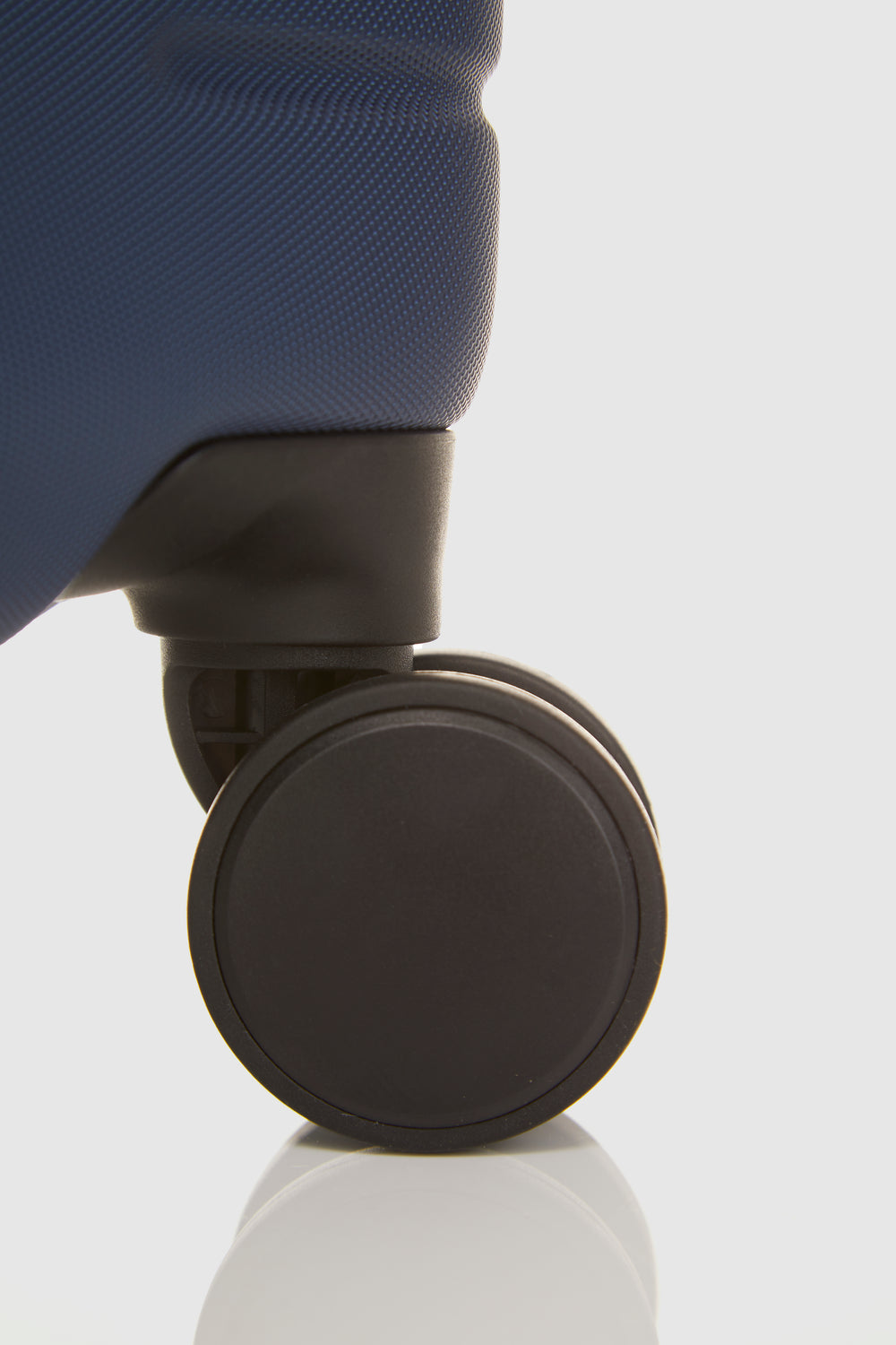 Stori Medium Suitcase