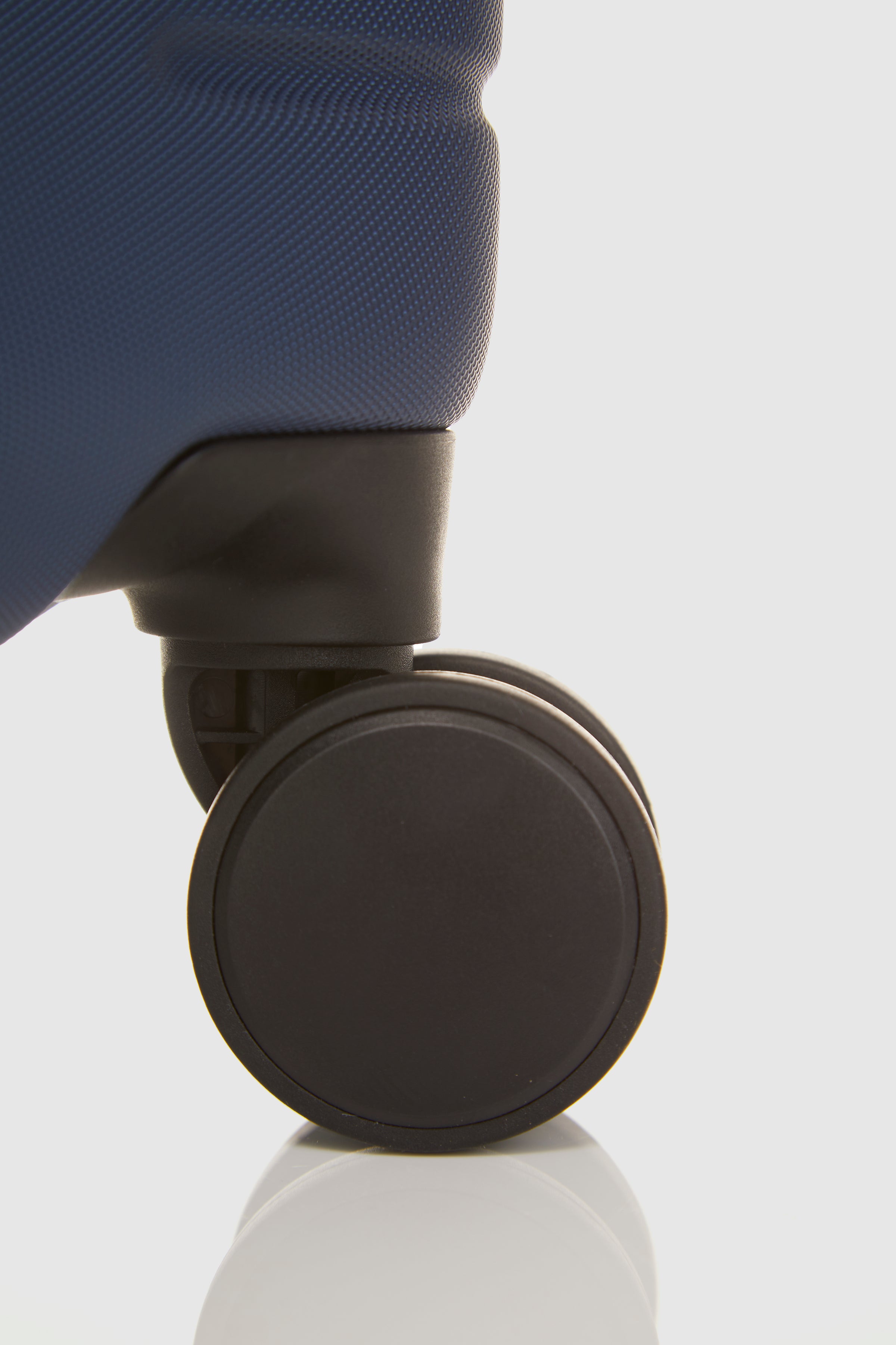 Stori Medium Suitcase