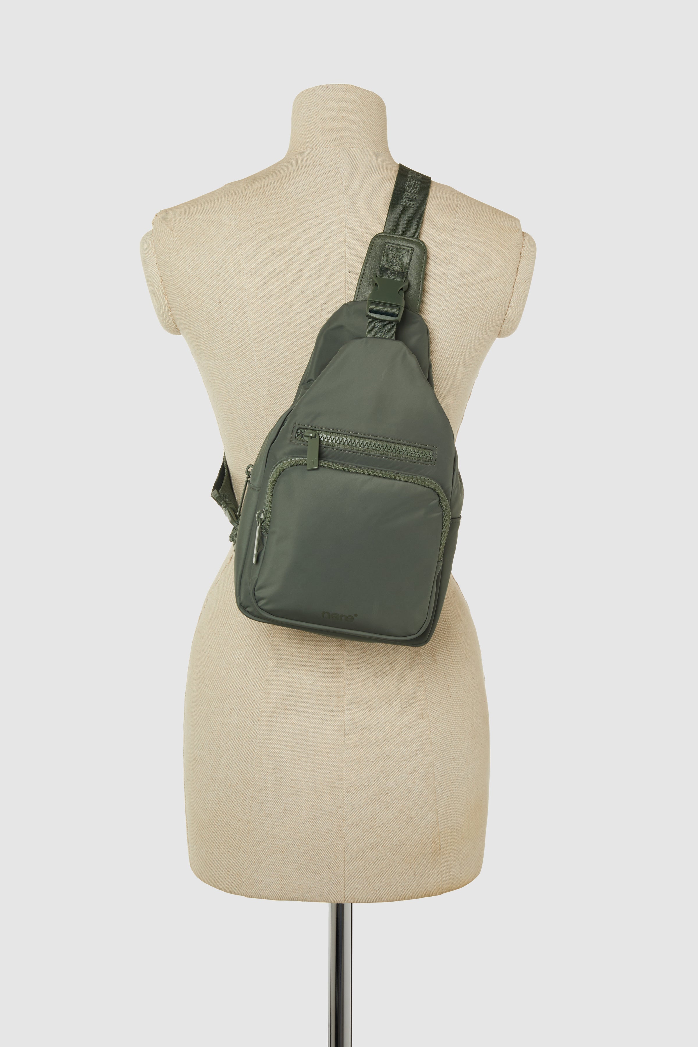Seeker Sling Bag