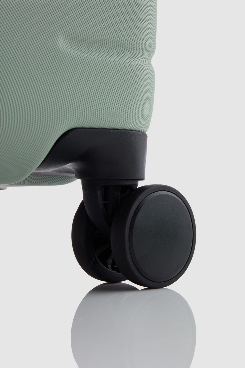 Stori Medium Suitcase