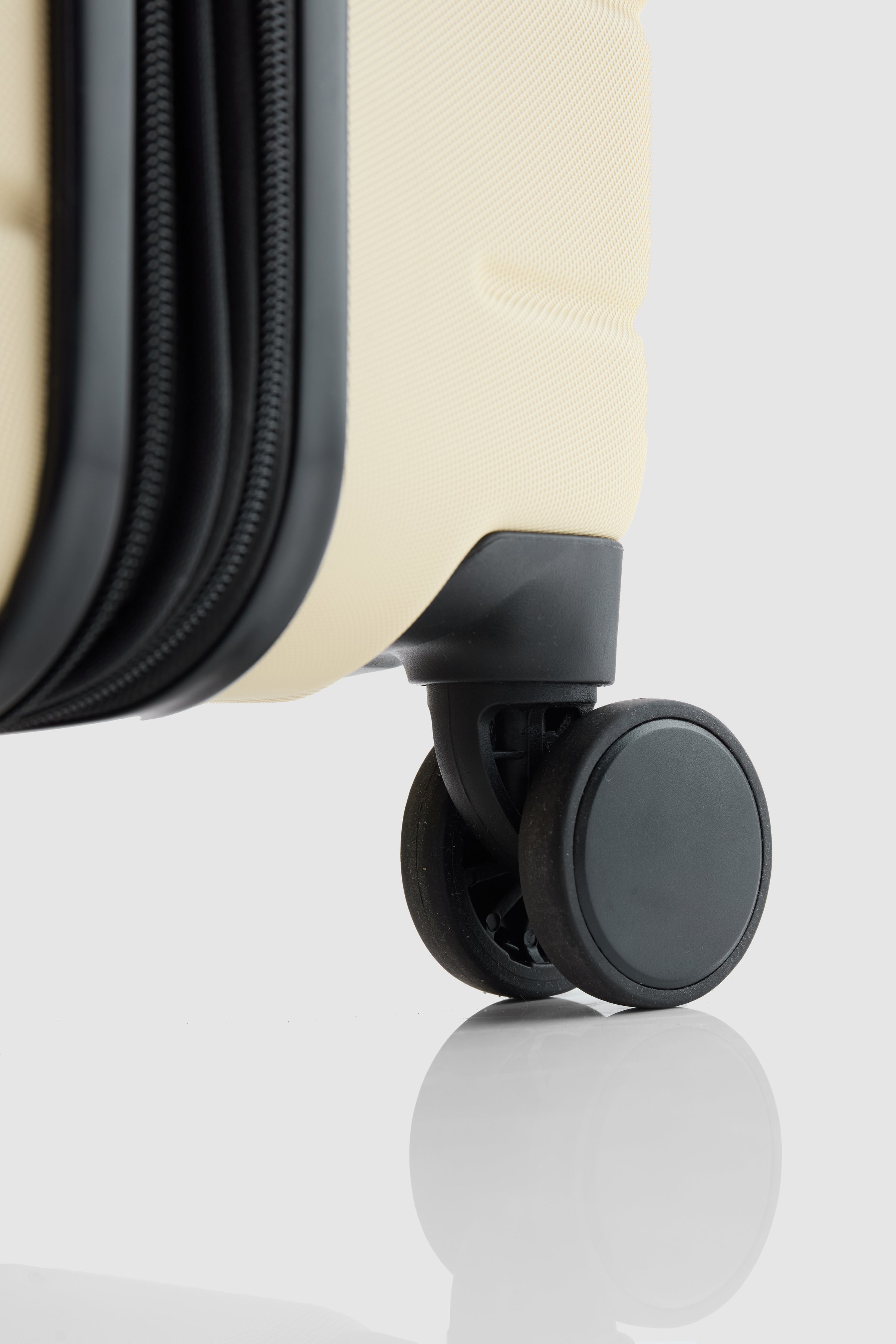 Stori Medium Suitcase