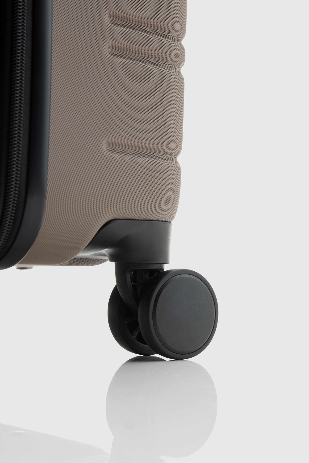 Stori Medium Suitcase