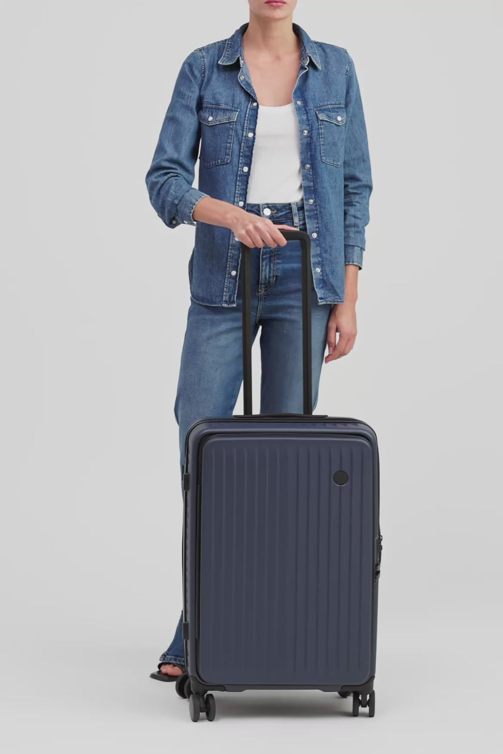 Venture Dual Open Medium Suitcase