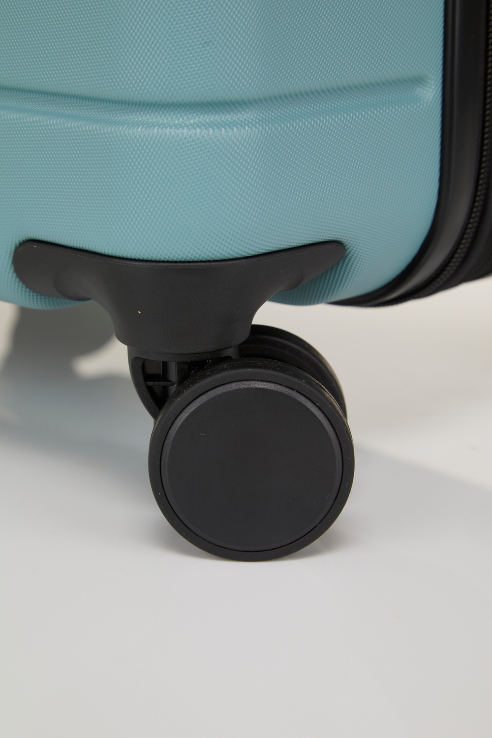 Stori Medium Suitcase